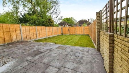 3 bedroom semi-detached house to rent - Photo 2