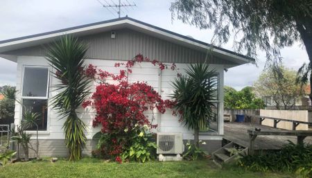 Family Home in Halfmoon Bay - Photo 4