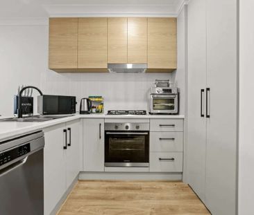 Look No Further ~ 2 Bedroom Townhouse ~ Prime Location! - Photo 1