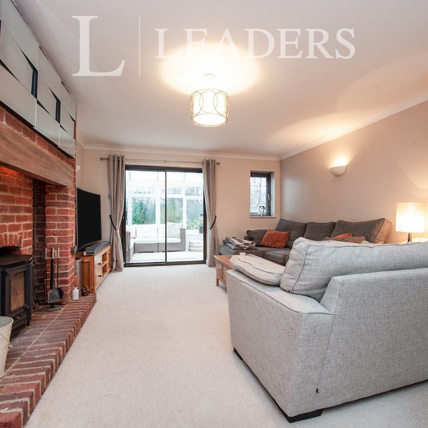 4 bedroom house to rent Sleaford Close, Grange Park, SN5 - Photo 1