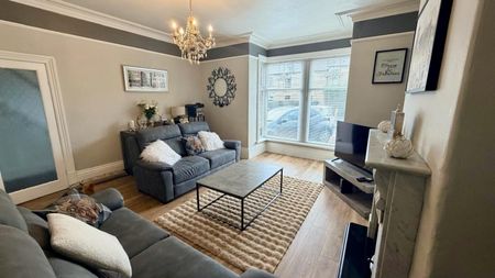 4 bedroom House To Let - Photo 3