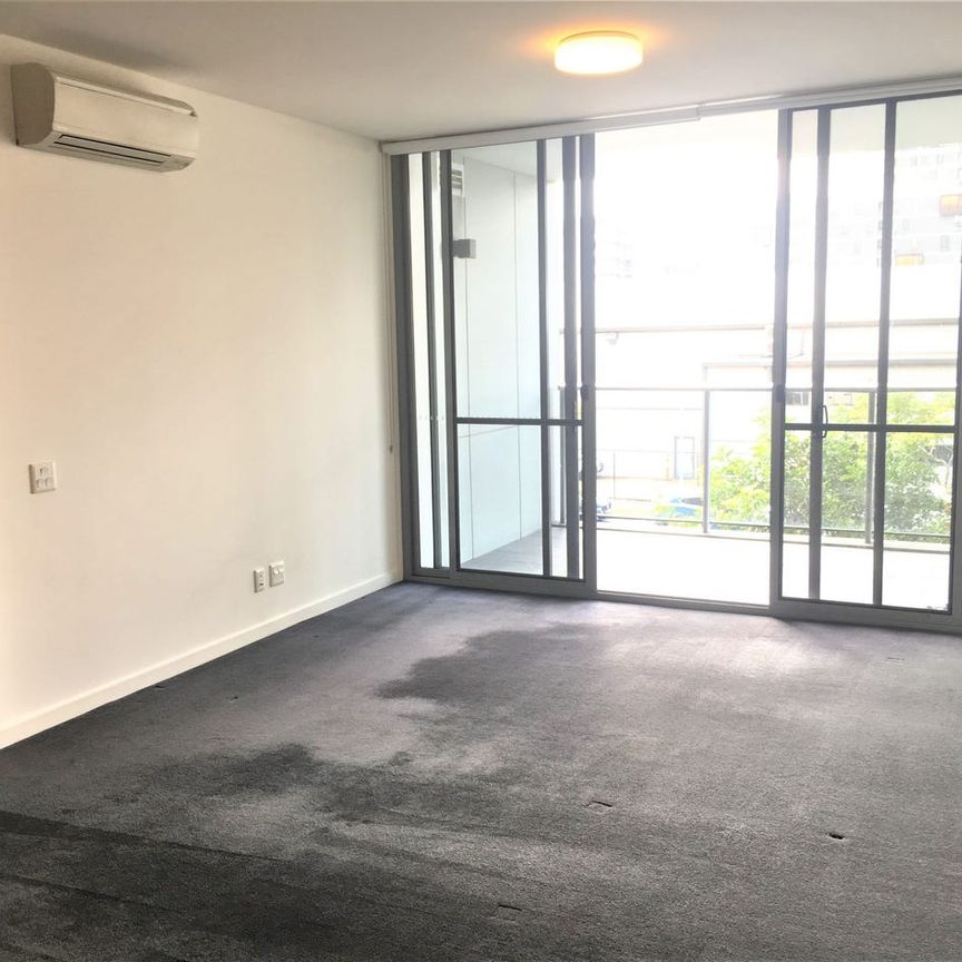 ONLY $665/w ! North Aspect Modern 1 Bed Apartment! In the Heart of Wentworth Point! Mins Walk to the water side! - Photo 1