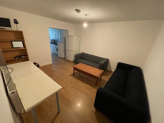 5 Bed Semi-Detached House, Clifton Avenue, M14 - Photo 1