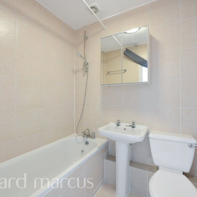 Surbiton Hill Park - Photo 1