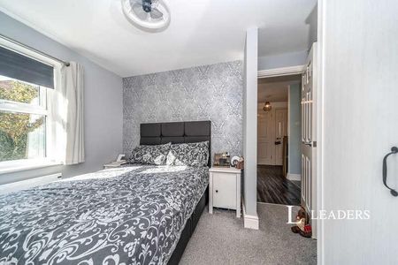 Linclare Place, St Neots, PE19 - Photo 3