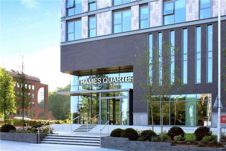 **RENT INCENTIVE 2 weeks rent free for September move ins** Rent at Thames Quarter; this sixth floor, 3 bedroom 2 bathroom apartment with superb on site residents facilities. - Photo 5
