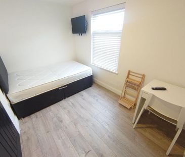 1 bedroom in a house share to rent - Photo 4