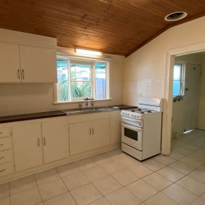 21 Sutherland Street, Brunswick VIC 3056 - Photo 2