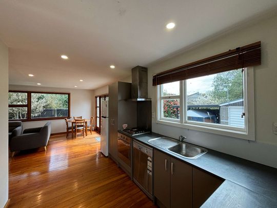 Charming 2-Bedroom Home in Riccarton: Ideal Location for Modern Living! - Photo 1