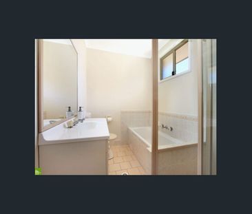 Immaculate 2 bedroom villa - Photo 4