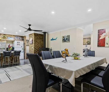 Comfortable Family Living with Room to Entertain! - Photo 3