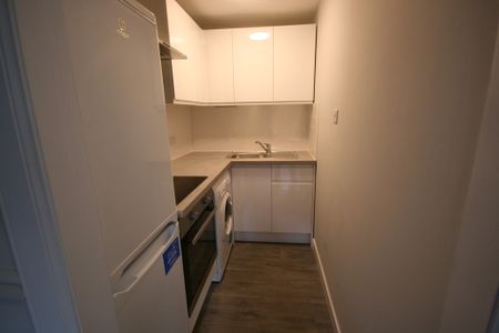 Hamilton Road , 1 Bed Main Door Furnished Flat, Broomhouse – Available 27/11/2025 - Photo 5