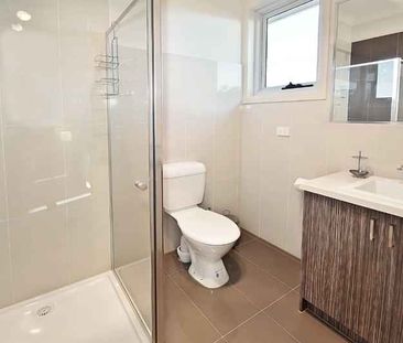 Room 5 (Ensuite) - Photo 1