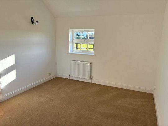 Spacious 2-bedroom maisonette in unique rural setting. - Photo 1