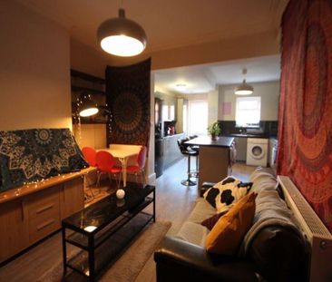 6 bedroom house to rent - Photo 2