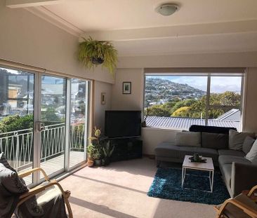 Spacious family home with views and all day sun - Photo 3