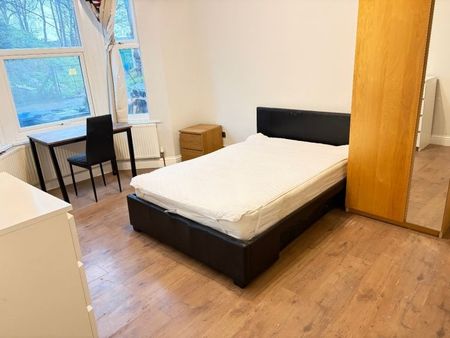 5 Bed Semi-Detached House, Very Near Northfields Tube Station A, W5 - Photo 5