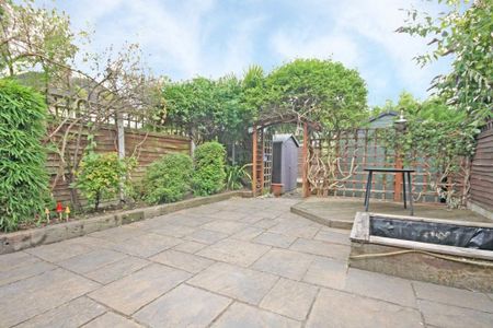 4 bedroom terraced house to rent - Photo 5