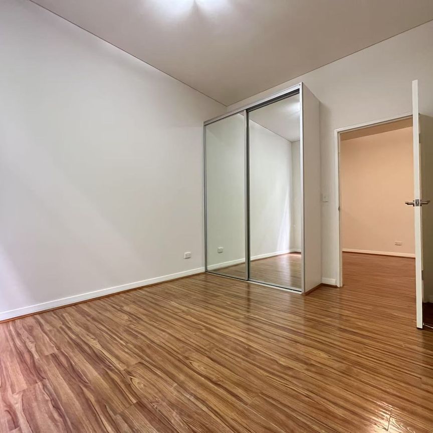 Spacious 3-Bedroom Apartment with Brand New Ducted Air Conditioning & 2 Secure Car Spaces – Prime Location Near Top Ryde Shopping Centre - Photo 1