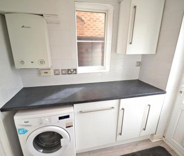 4 bedroom detached house to rent - Photo 2