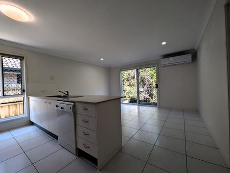 Private Oasis Backing Onto Bushland – Spacious Family Living in Prime Location - Photo 2