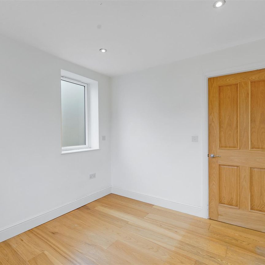 Flat To Let - Photo 1