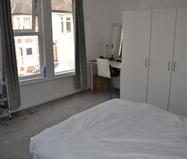 4 bedroom end of terrace house to rent - Photo 3