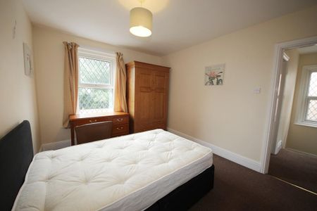 2 bedroom flat to rent - Photo 4