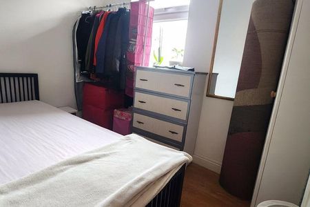3 bedroom flat to rent - Photo 3