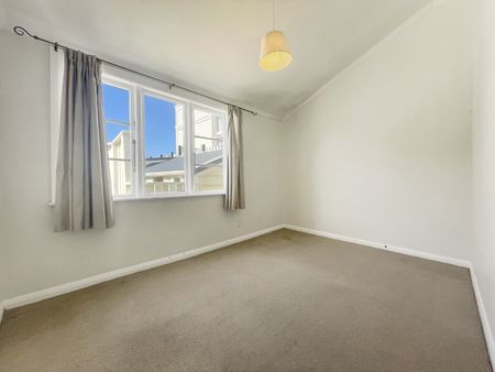 Welcome home to 233 Adelaide Road in Newtown. - Photo 5