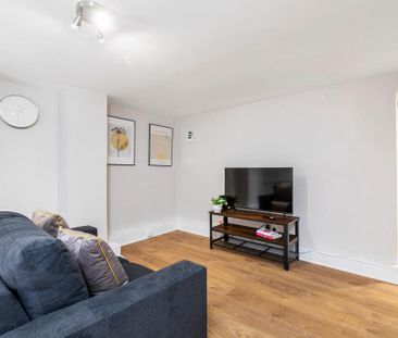 2 bedroom flat to rent - Photo 2
