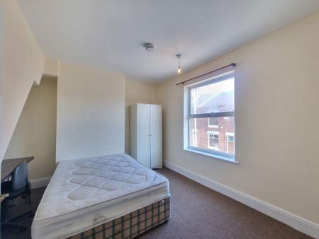 4 bedroom terraced house to rent - Photo 5