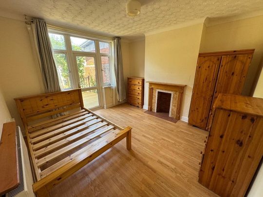 2 Bed Flat, Wide Lane, SO18 - Photo 1