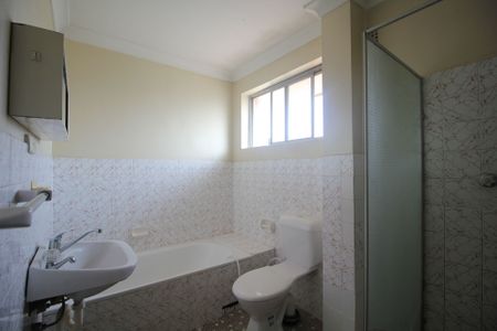 CLOSE TO TRAIN STATION! - Photo 5