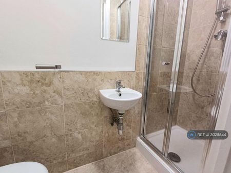 4 bedroom terraced house to rent - Photo 5