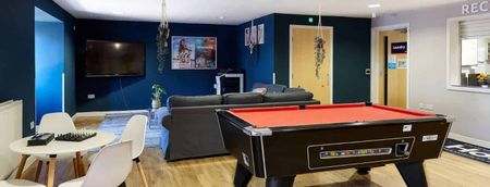 Classic En-suite in a 6-bed flat - Photo 2