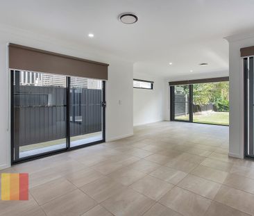 MODERN 4 BEDROOM TWO STOREY HOUSE WITH DUCTED AIR CONDITIONING - Photo 2