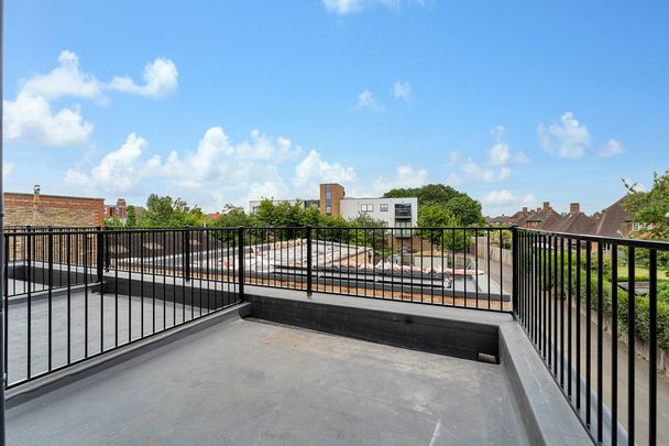 Staines Road, Feltham, TW14 - Photo 1