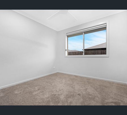 10 Eastminster Street, Eli Waters, Qld 4655 - Photo 1