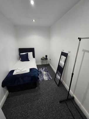 14 bedroom block of apartments to rent - Photo 1
