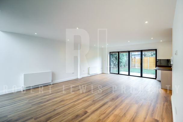 Detached two Bedroom House – East End Road London, N2 0FE - Photo 1