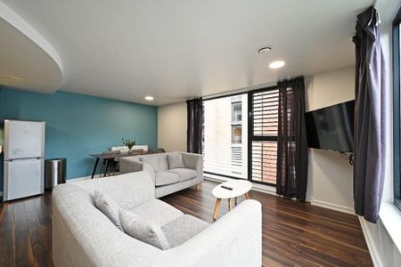 3 bedroom flat to rent - Photo 4