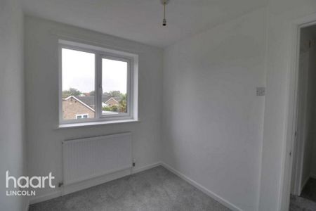 2 bedroom semi-detached house to rent - Photo 4