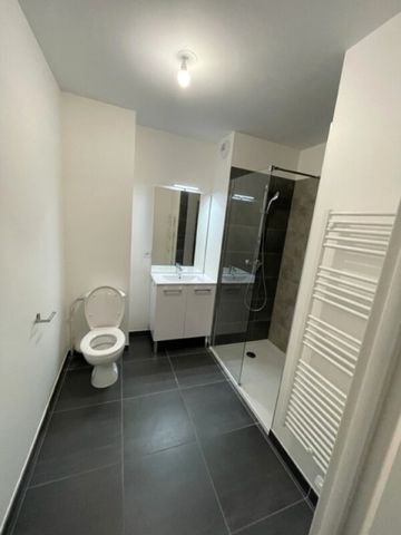 Location Appartement 1 pièce 38m² BAYONNE 64100 - Photo 5