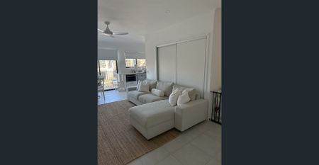 Stylish Boutique Estate – Make This Home Yours in Time for Christmas! First Week Rent Free - Photo 4