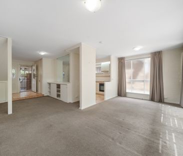 11 Barnet Close, Swinger Hill ACT 2606 - Townhouse For Rent | Domain - Photo 2