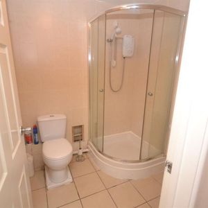 1 bedroom Flat To Let - Photo 3