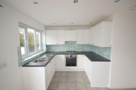3 bedroom detached house to rent - Photo 5