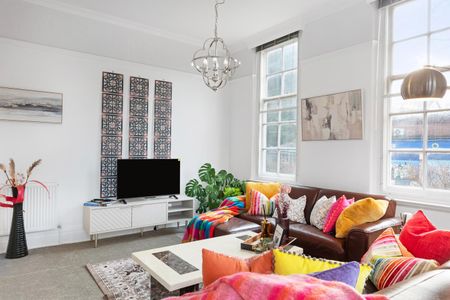 2 Bed Flat, Derby Road, NG7 - Photo 2