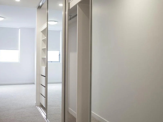 Modern 2-Bed +1 Study Apartment with Double Garage in the Heart of Norwest - Photo 1